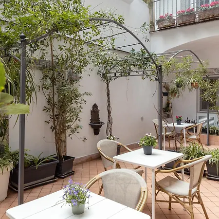 Petrucci Garden Неаполь