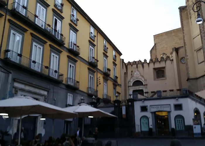 Petrucci Garden Неаполь