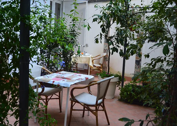 Petrucci Garden Неаполь